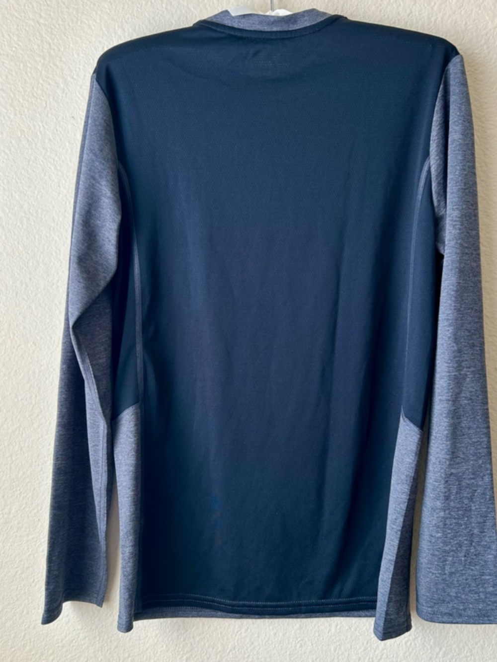 Gray Long Sleeve Sport Top Moisture Wicking BCG MinMesh Back Workout Small - Picture 8 of 10